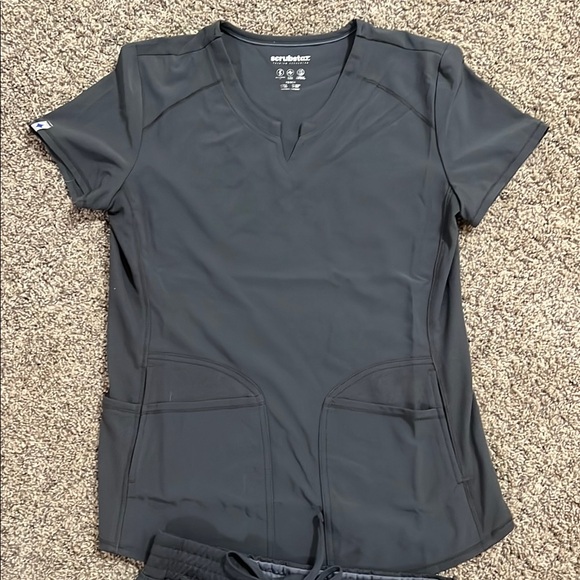 Scrubstar Women's Gray Short Sleeve Top - Picture 1 of 3
